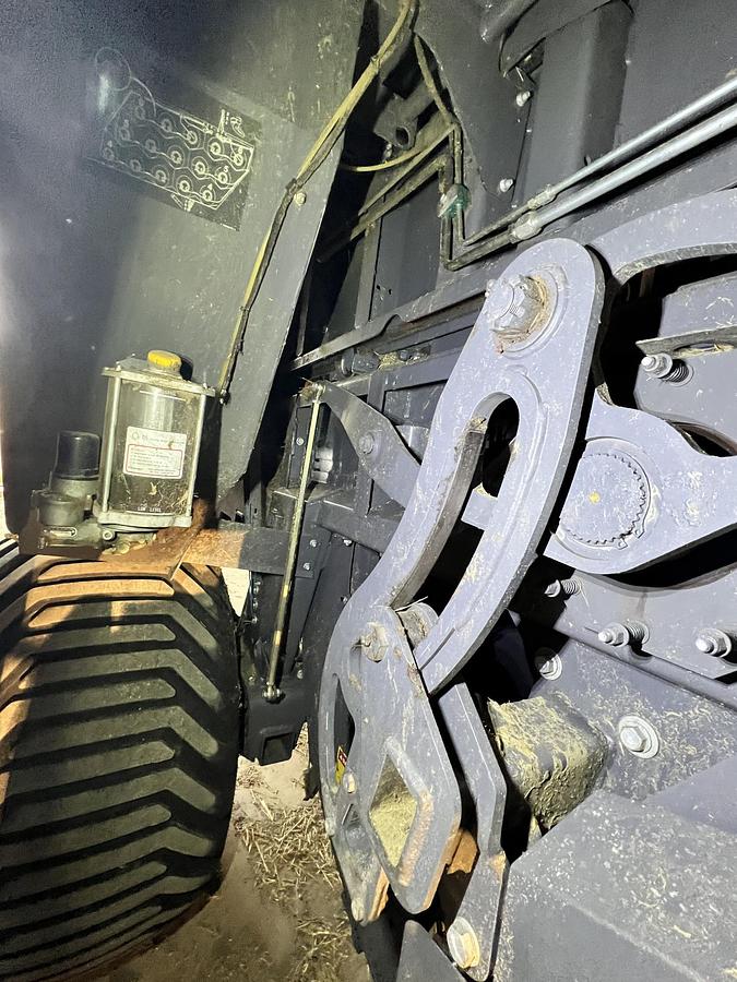 Used 2018 MASSEY FERGUSON 2270 Hesston