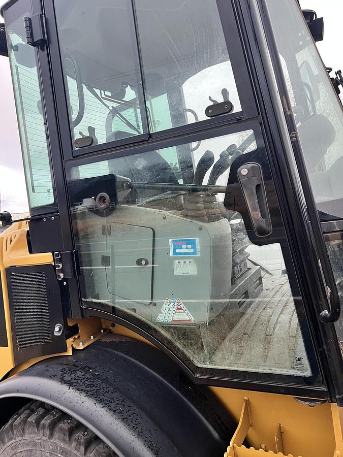 Used 2016 CATERPILLAR 907M