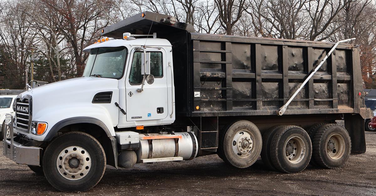 Used 2007 MACK Granite CV713
