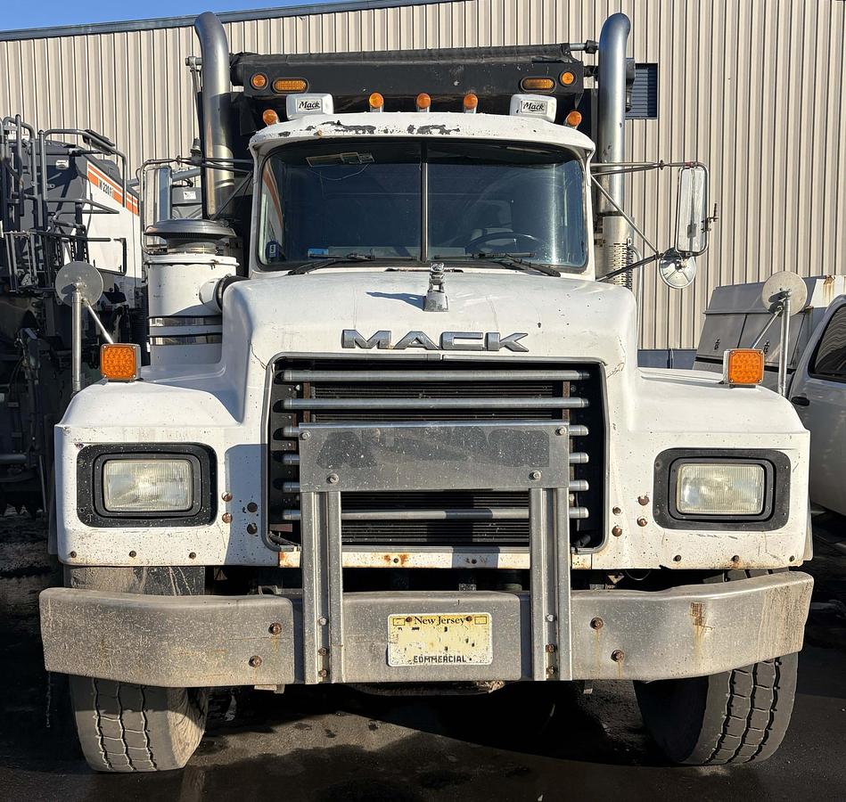 Used 2003 MACK RD688S