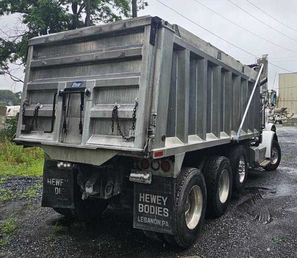 Used 2018 PETERBILT 365