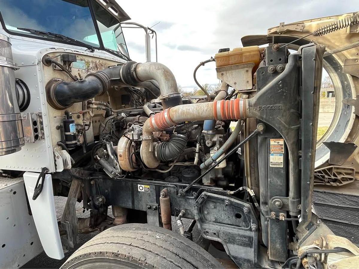 Used 2013 PETERBILT 388