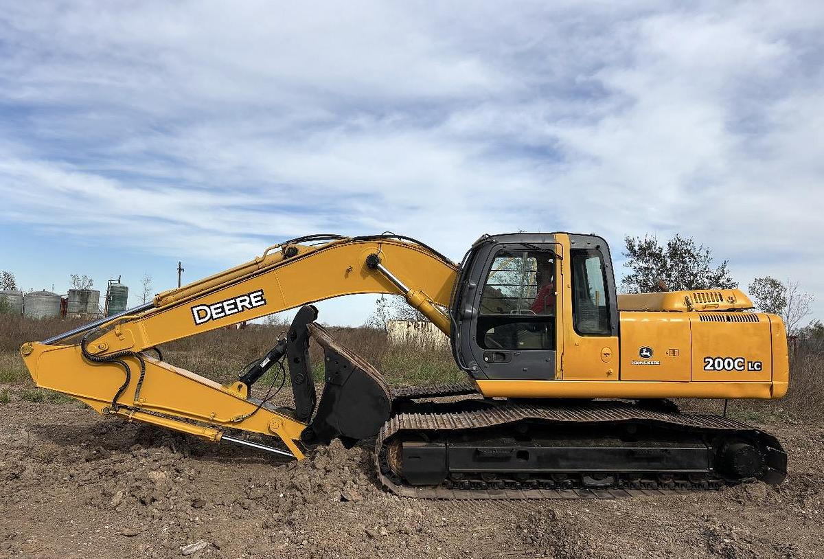 Used 2005 DEERE 200C-LC