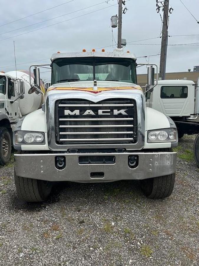 Used 2019 MACK GR64FR