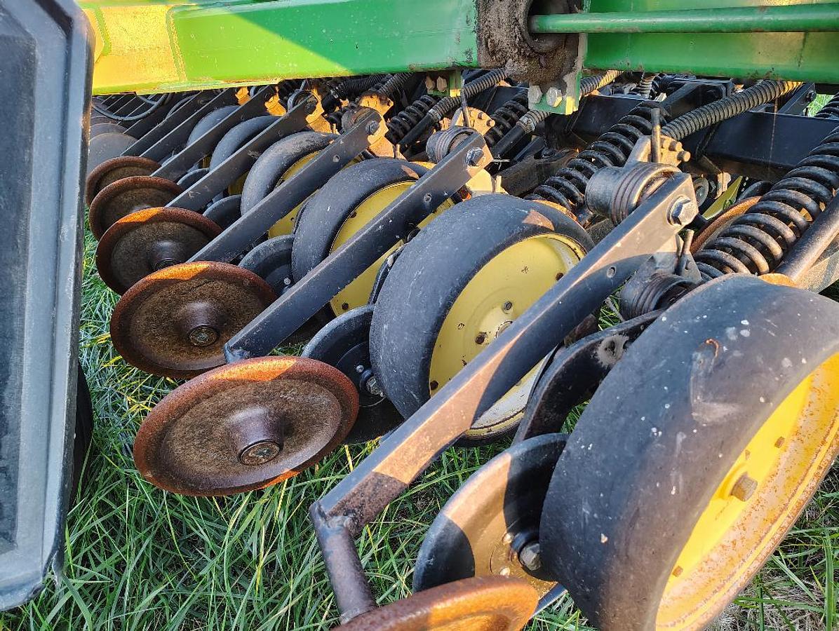 Used 1992 JOHN DEERE 750 Grain Drills