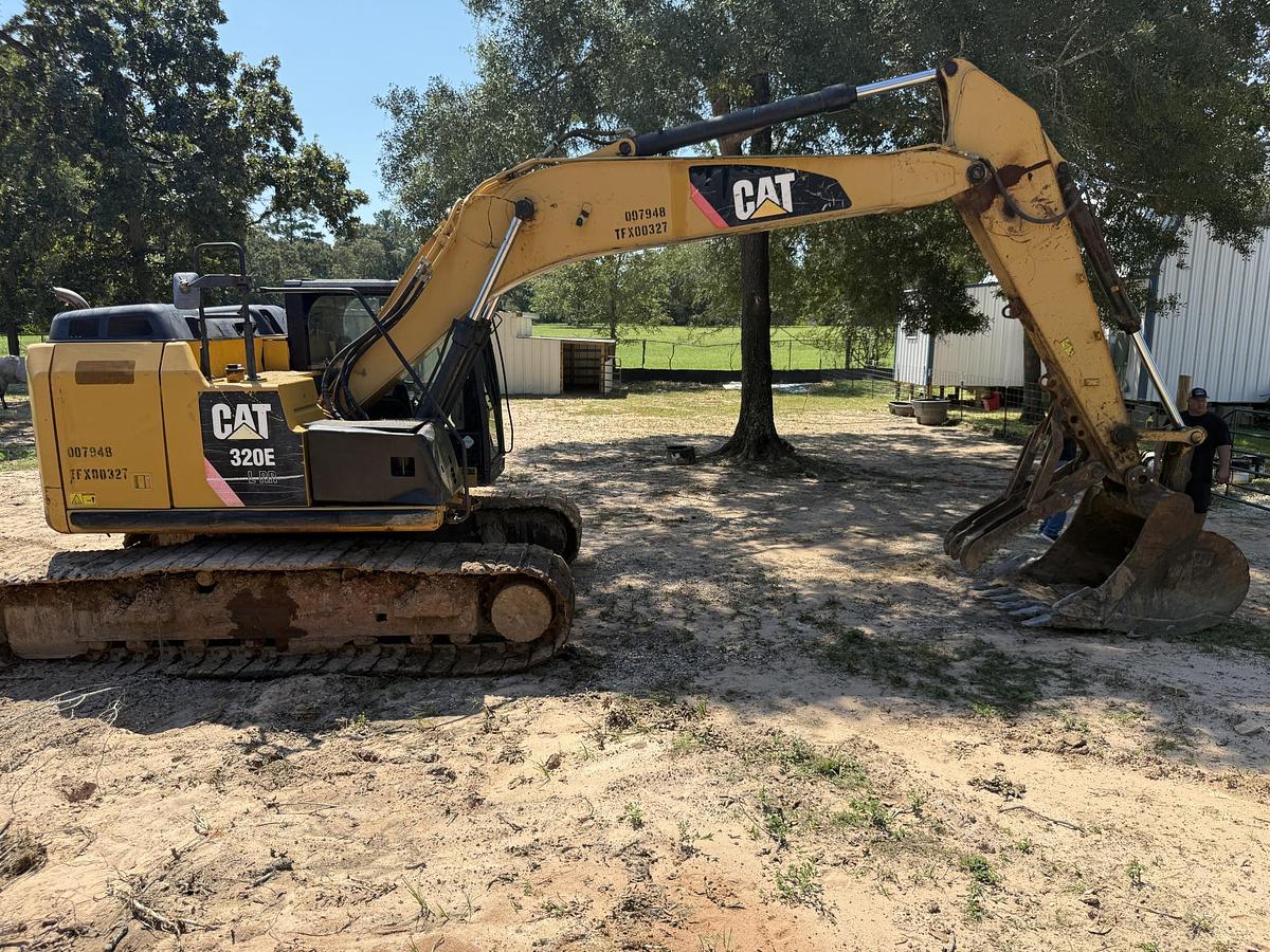 Used 2014 CATERPILLAR 320E LRR