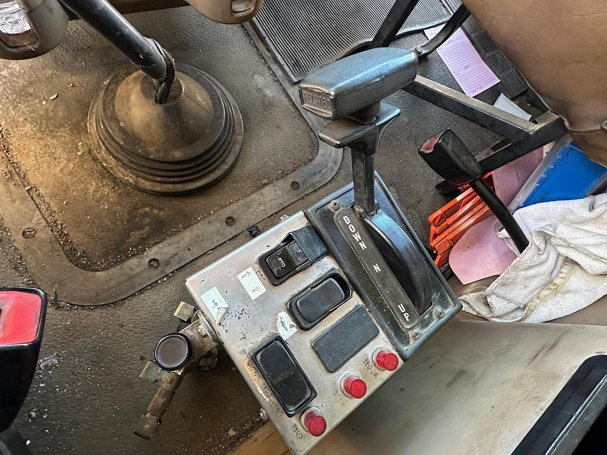 Used 2005 MACK CV713