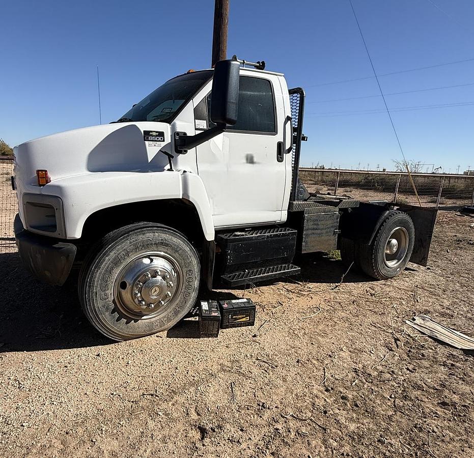 Used 2004 CHEVROLET C8500