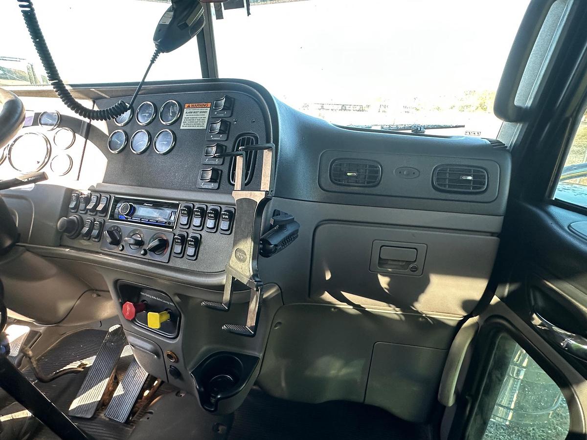 Used 2016 PETERBILT 367