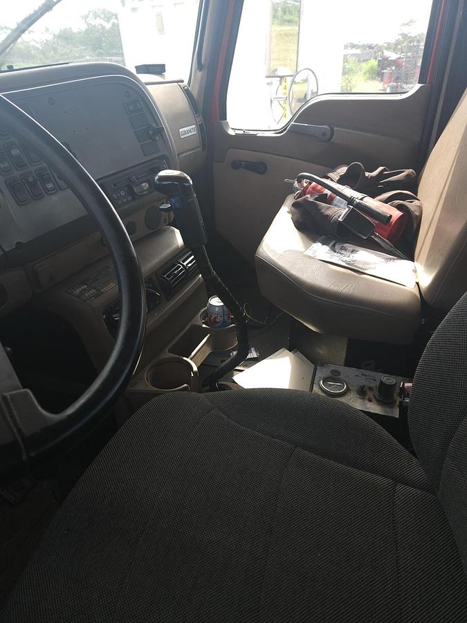 Used 2005 MACK  Granite CV713