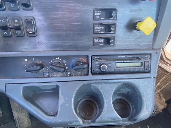 Used 2008 FREIGHTLINER Columbia