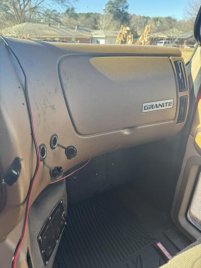 Used 2006 MACK Granite CV713