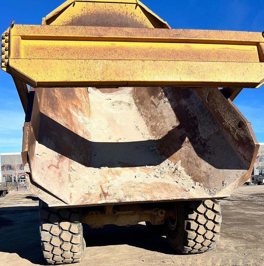 Used 2015 CATERPILLAR 740B