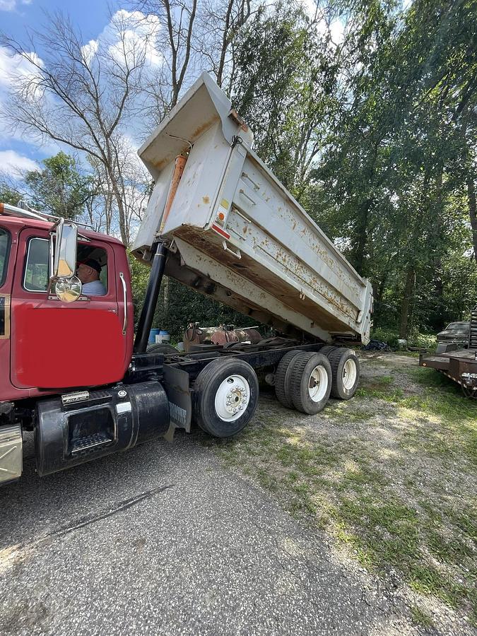 Used 1995 MACK RD688S