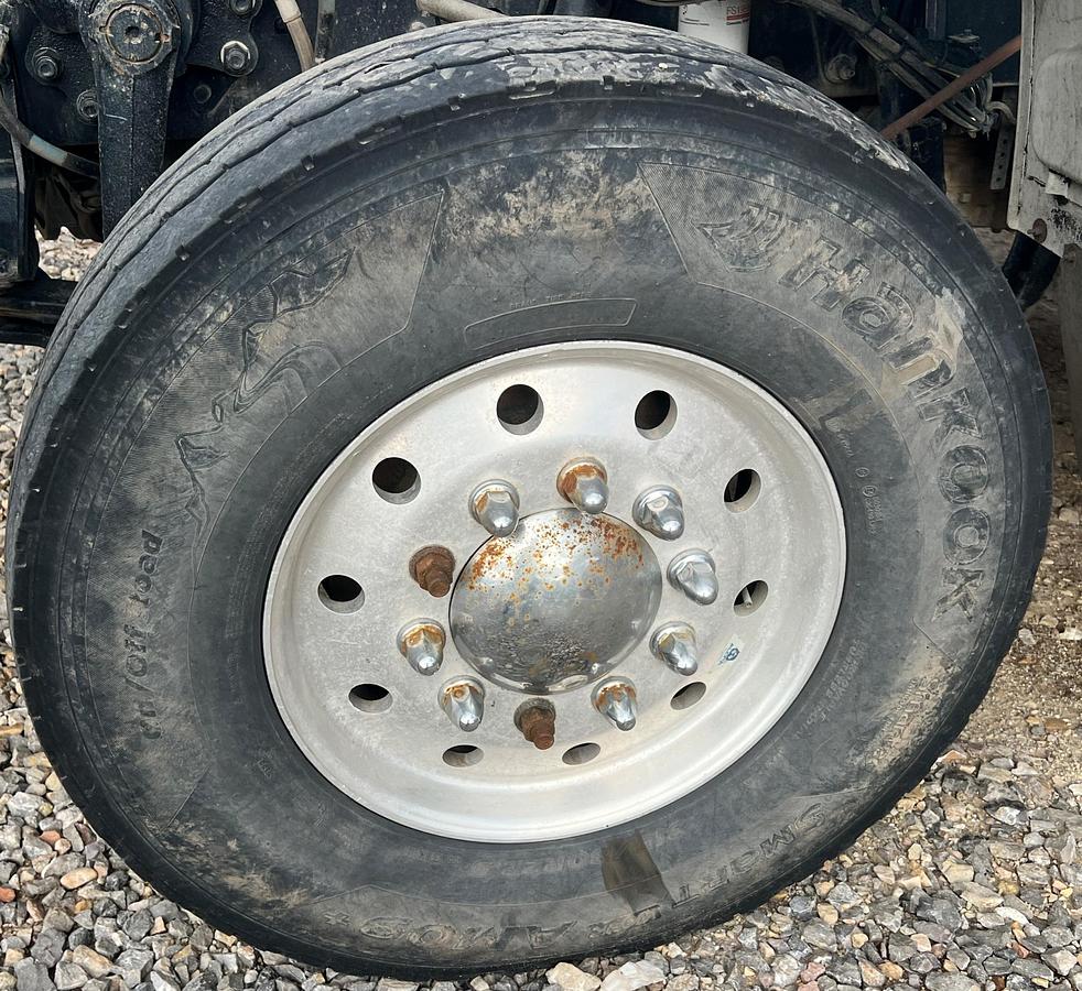 Used 2016 PETERBILT 348