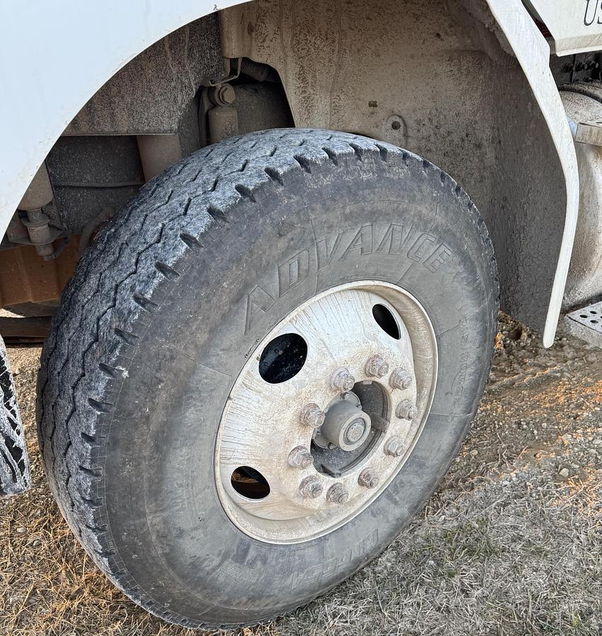 Used 2004 FREIGHTLINER FL112