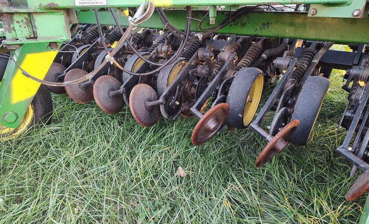 Used 1992 JOHN DEERE 750 Grain Drills