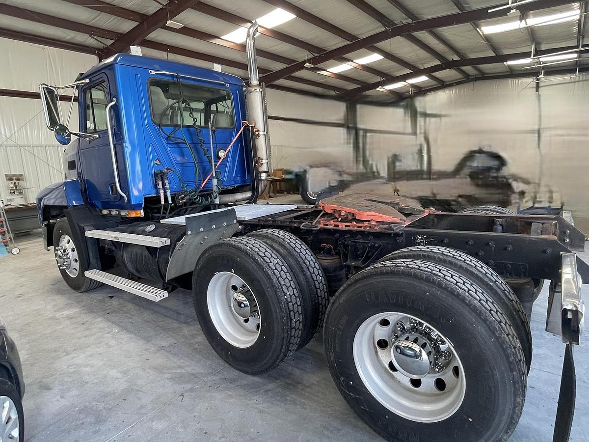 Used 2006 MACK CL733