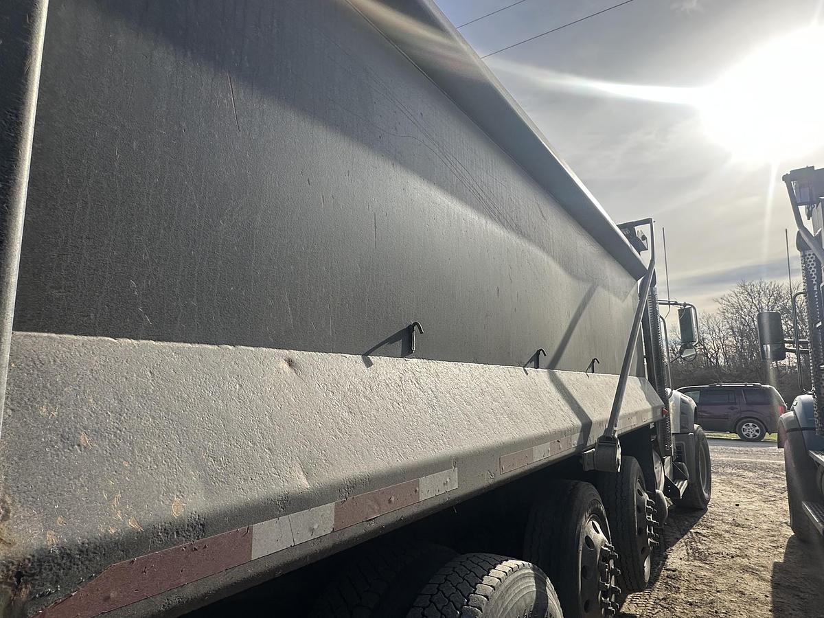 Used 2013 MACK Granite CU713