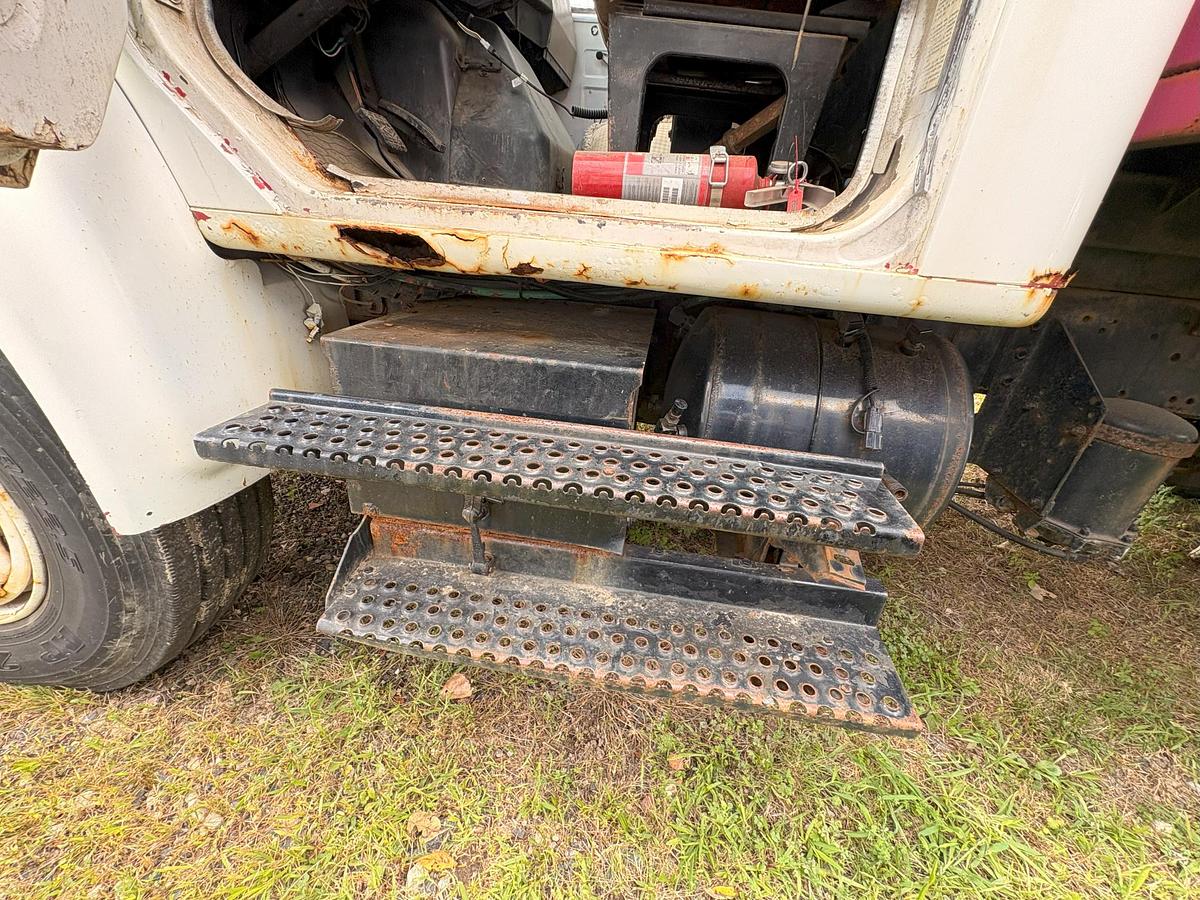 Used 1990 INTERNATIONAL 4900