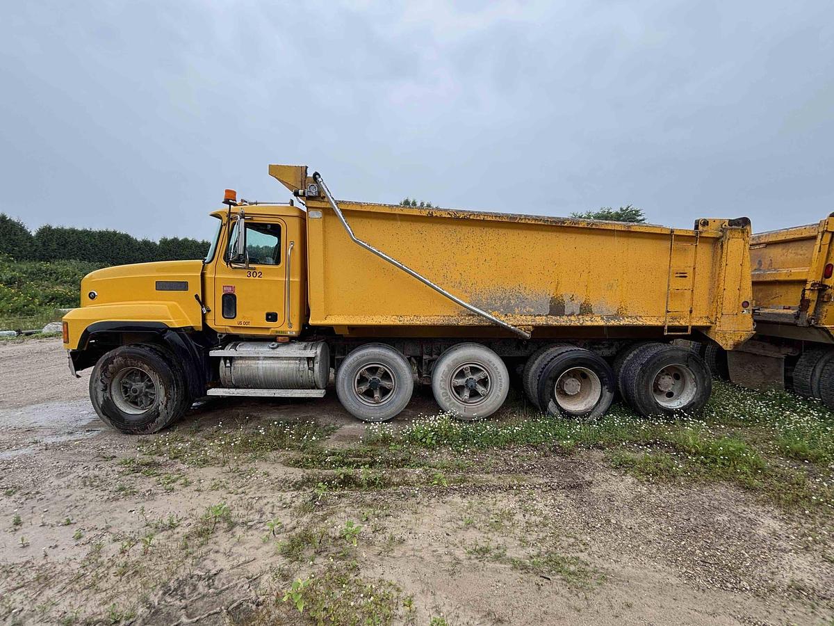 Used 1995 MACK CL713