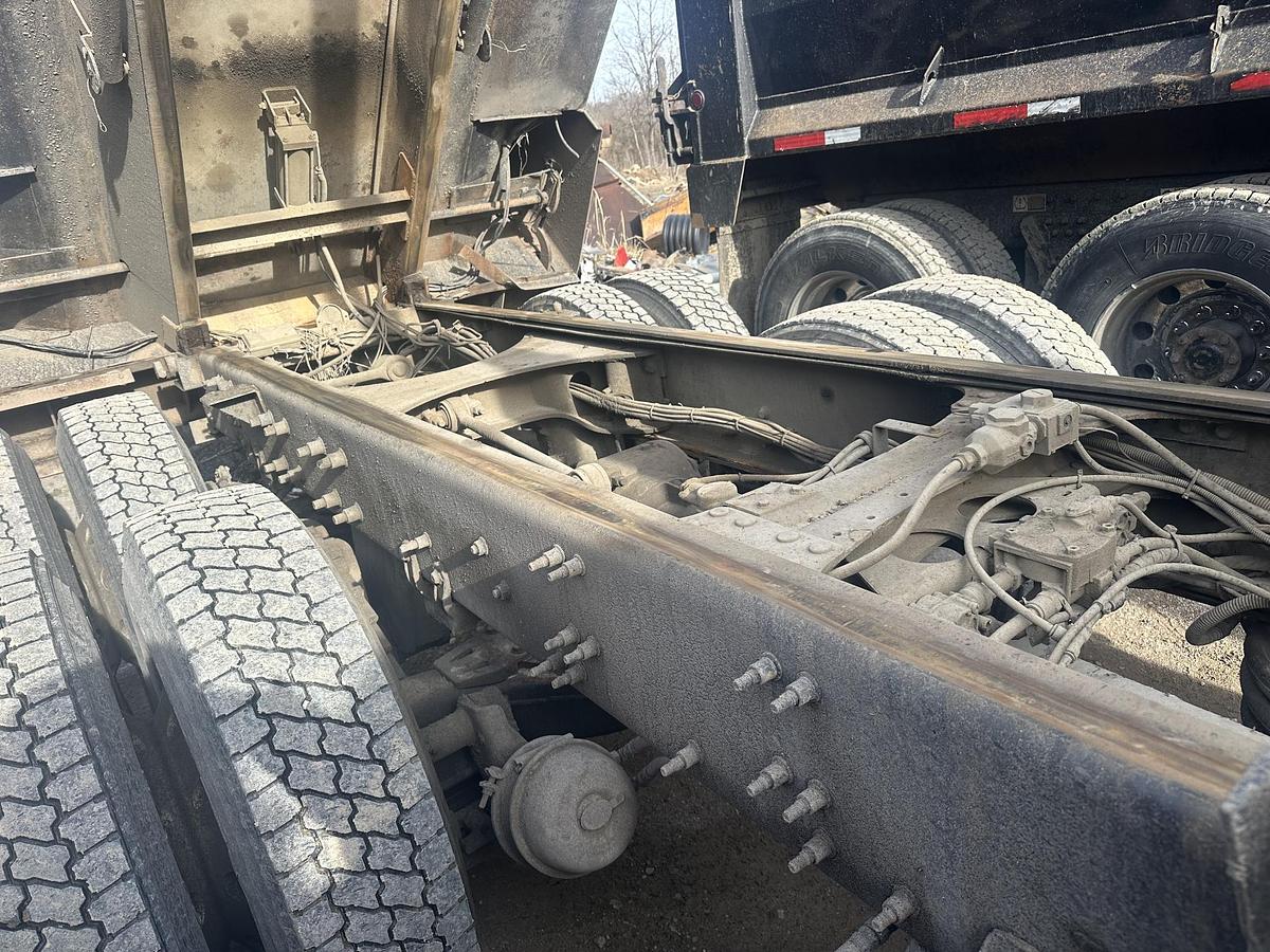 Used 2013 MACK Granite CU713