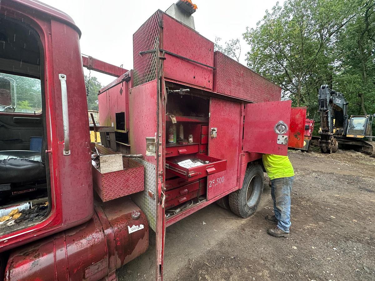 Used 2001 INTERNATIONAL 4700 Service Truck