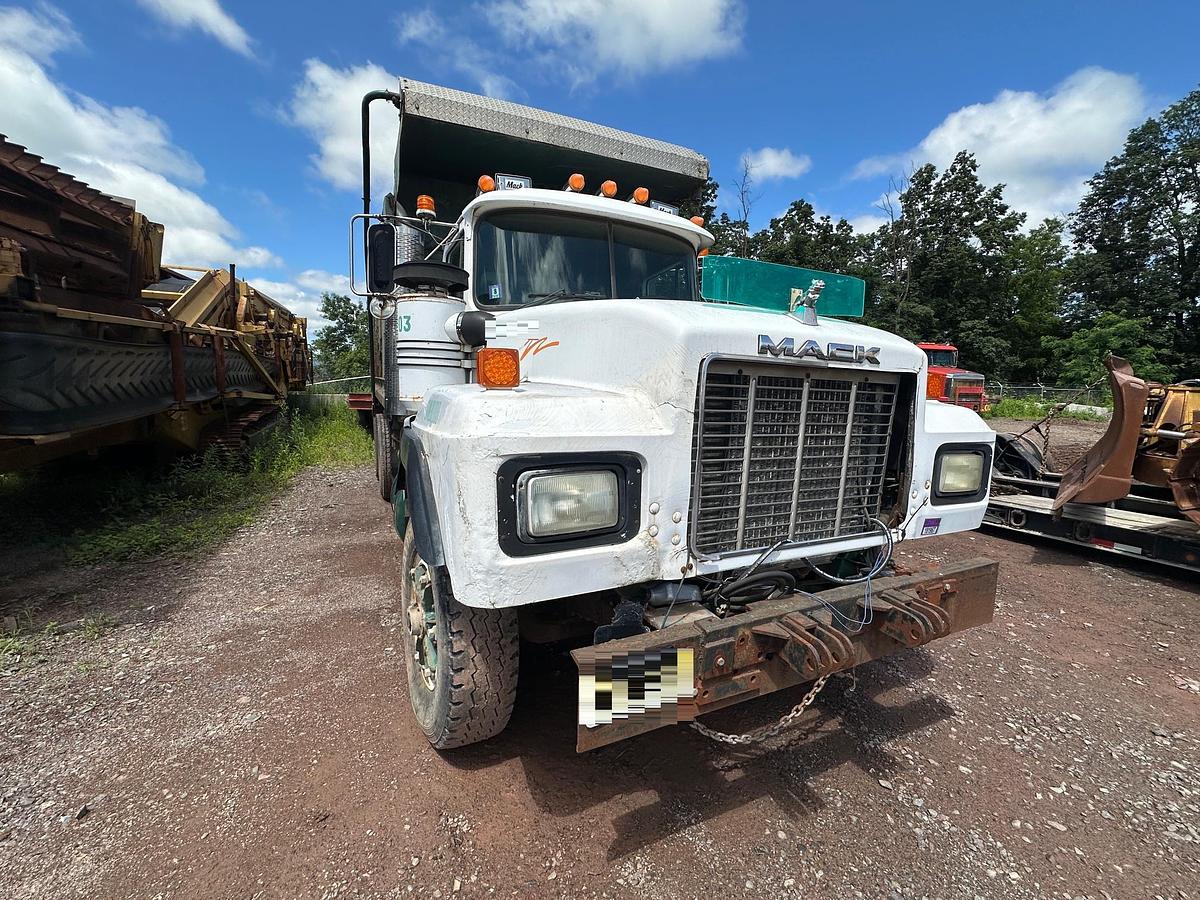 Used 1990 MACK RB688S