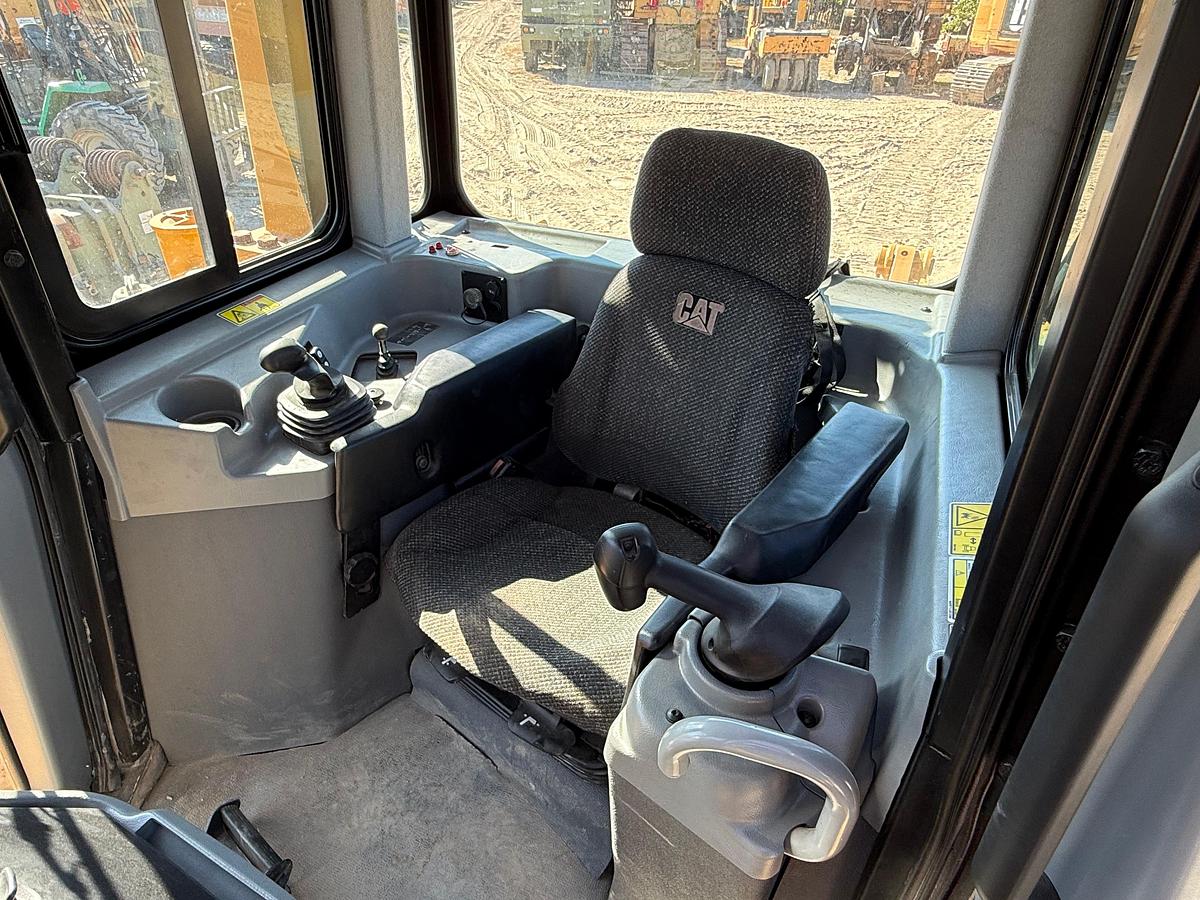 Used 2014 CATERPILLAR D6T XL