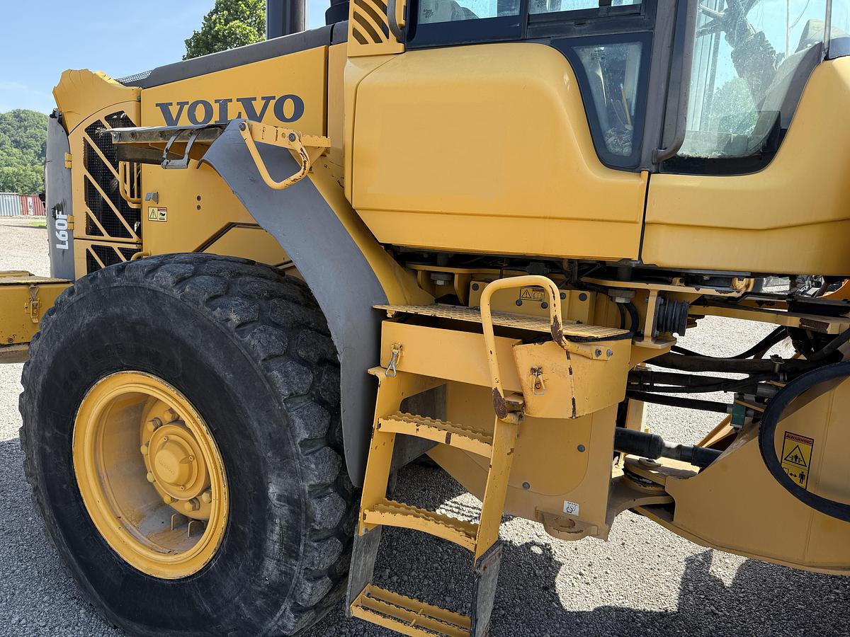 Used 2010 VOLVO L60F