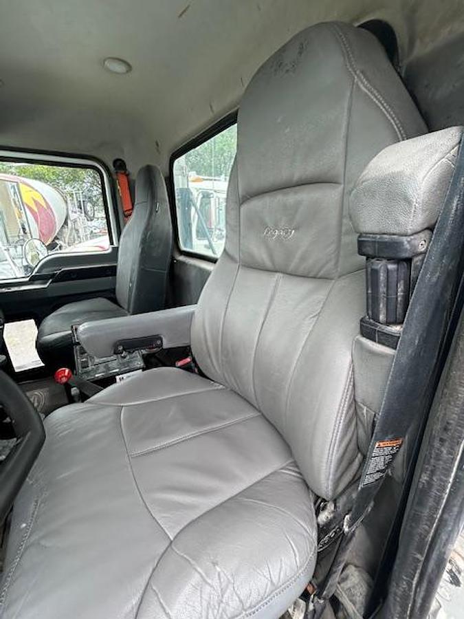 Used 2019 MACK GR64FR