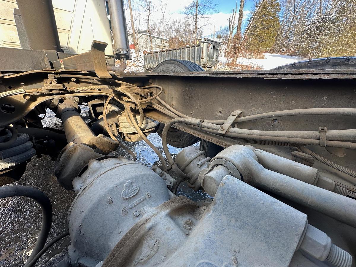 Used 2005 MACK CV713