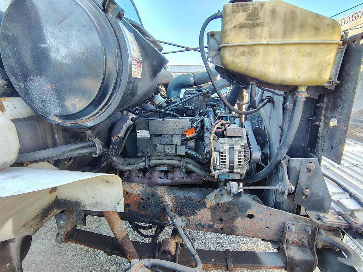 Used 1999 INTERNATIONAL 4700 Low Profile T444E