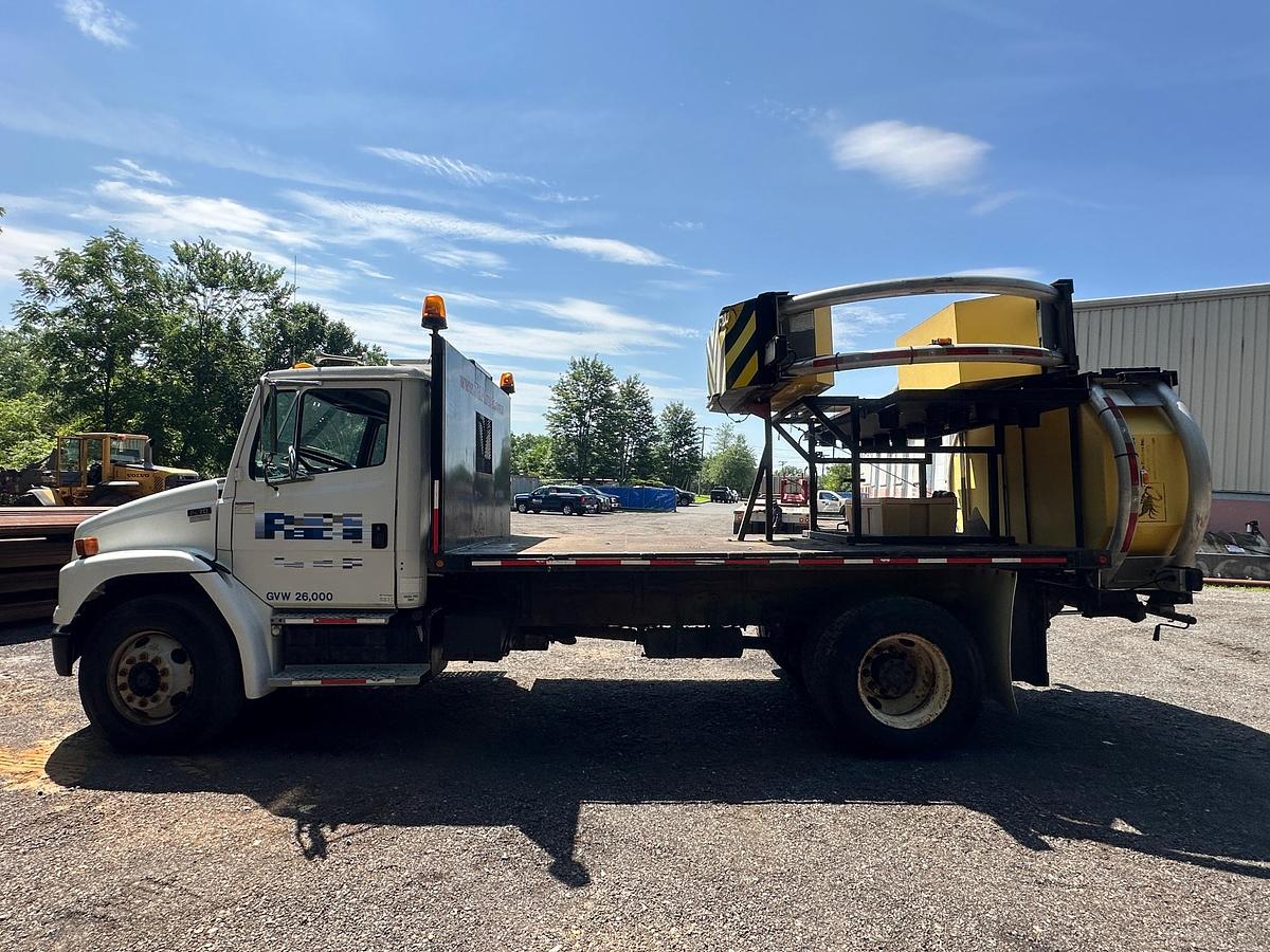 Used 2003 FREIGHTLINER FL70