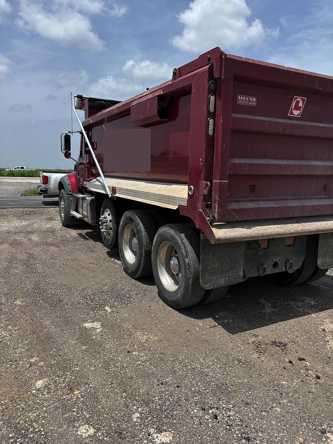 Used 2021 MACK Granite 64FR