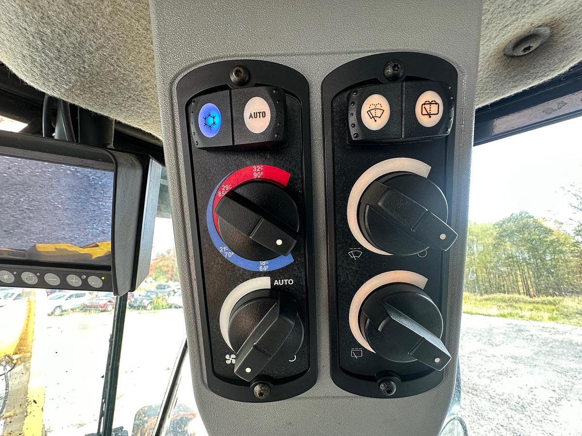 Used 2013 CATERPILLAR 962K