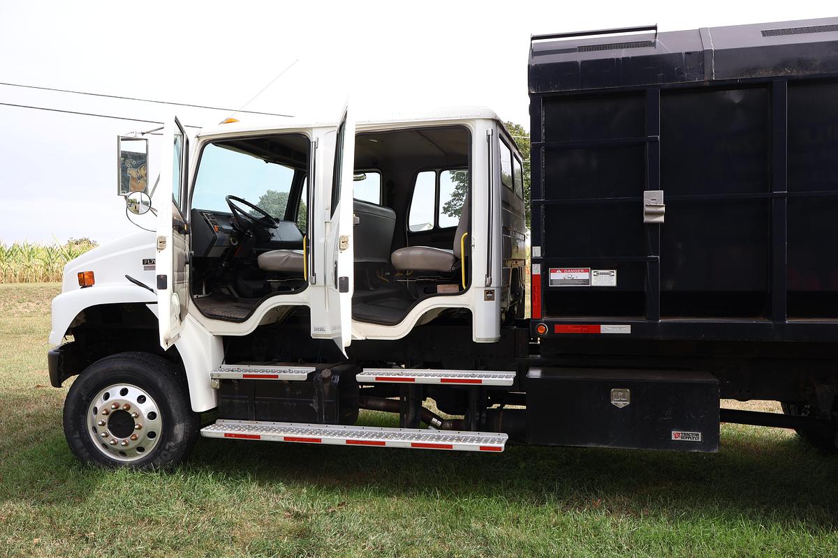 Used 2003 FREIGHTLINER FL70
