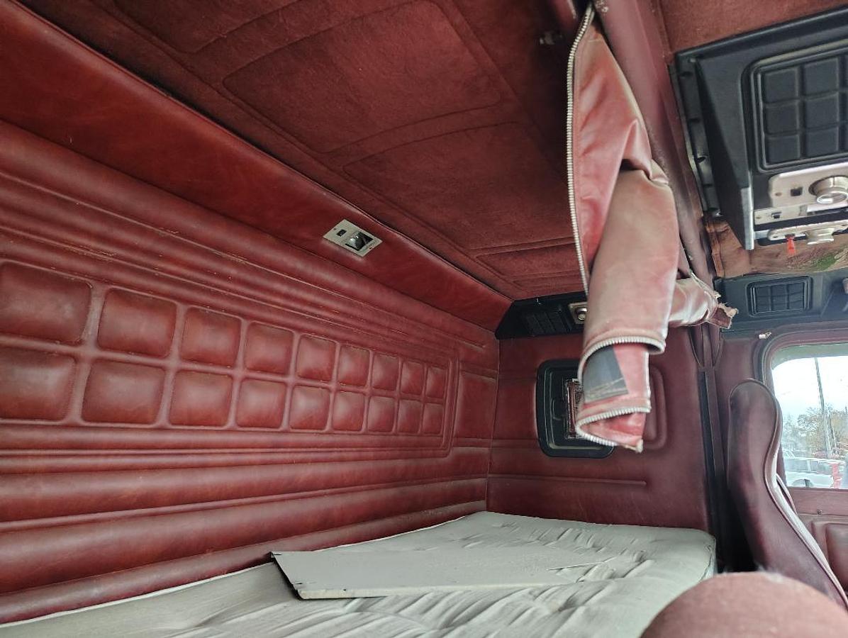 Used 1981 PETERBILT Cabover