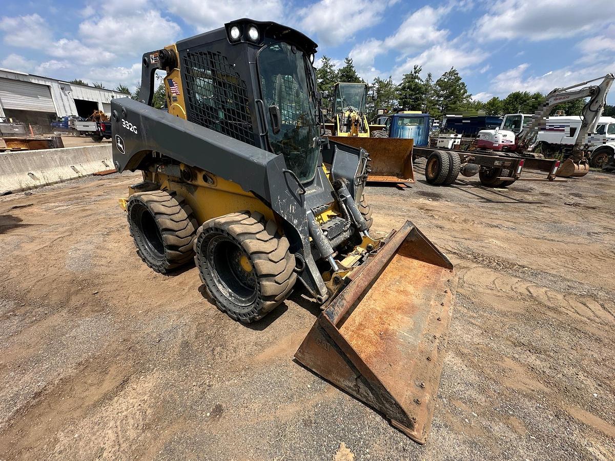 Used 2019 DEERE 332G