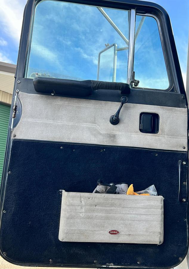 Used 2000 PETERBILT 357