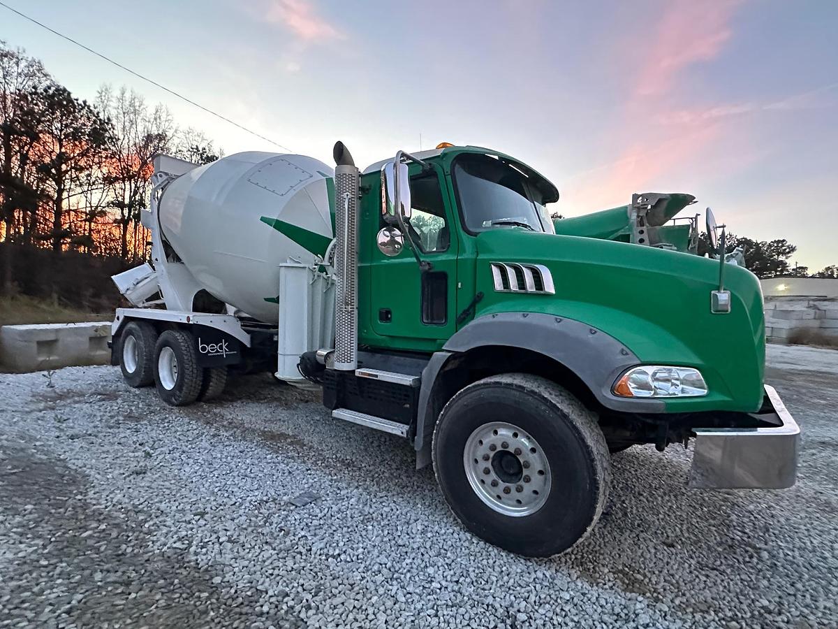 Used 2019 MACK GR64B Rear Mixer