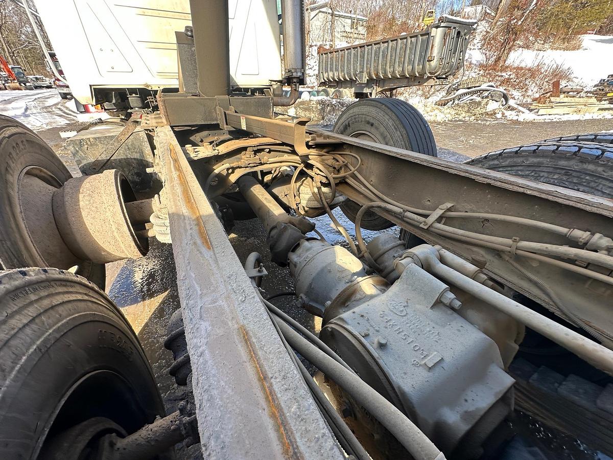 Used 2005 MACK CV713