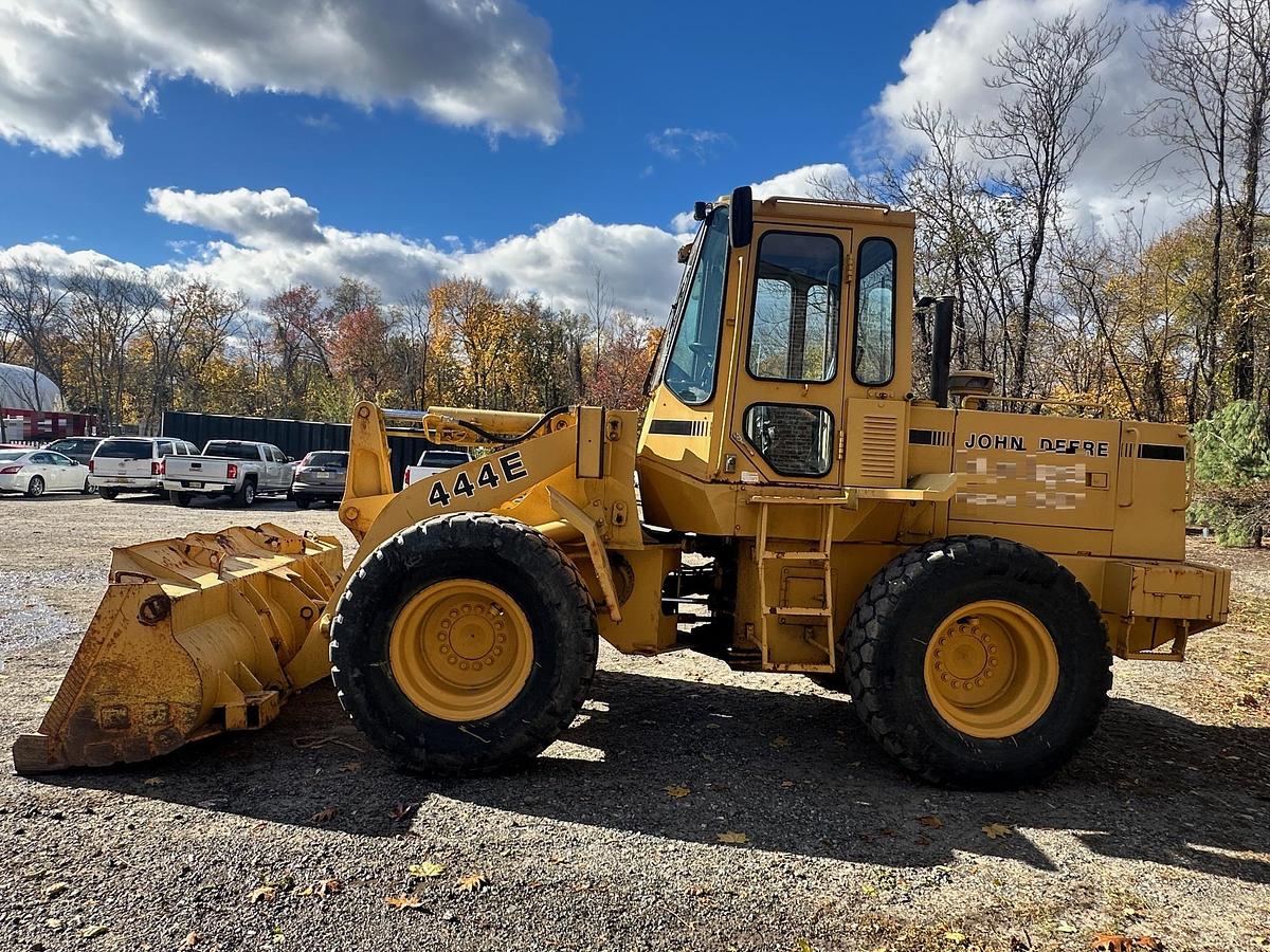 Used 1994 DEERE 444E