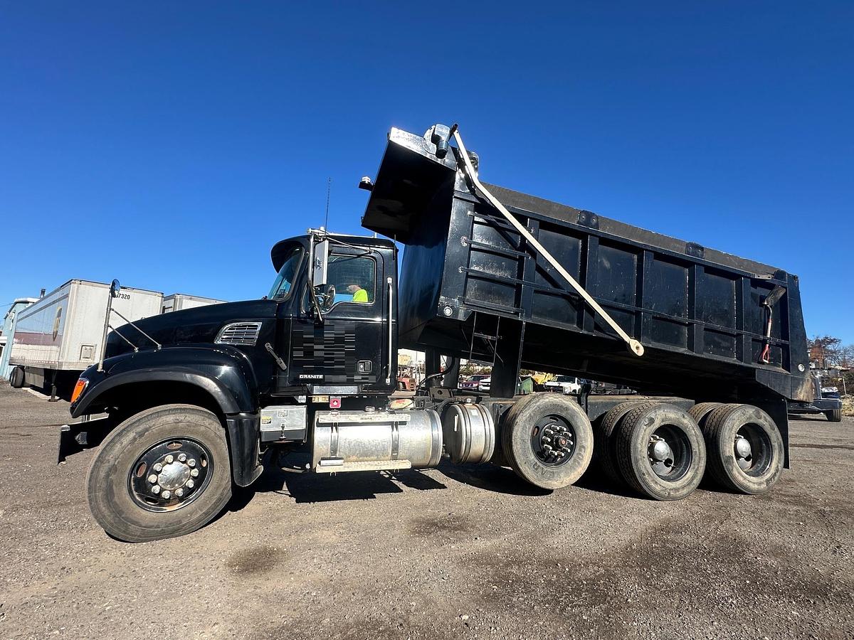 Used 2006 MACK Granite CV713