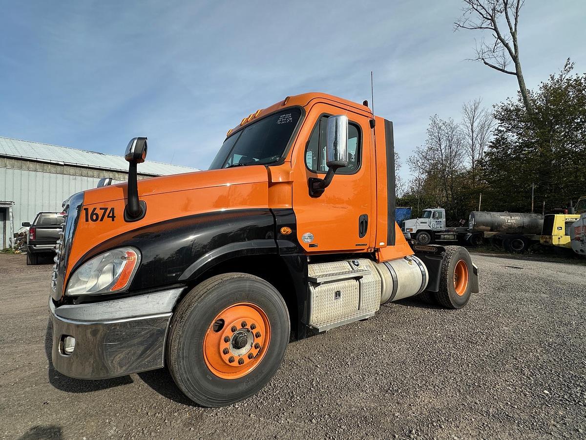 Used 2012 FREIGHTLINER Cascadia 125