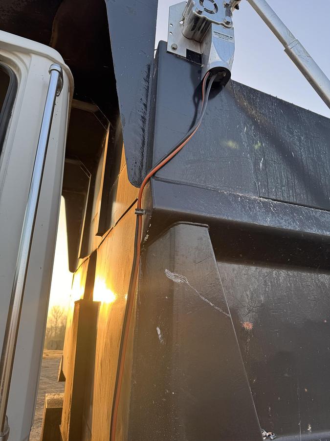 Used 2004 FREIGHTLINER FL112