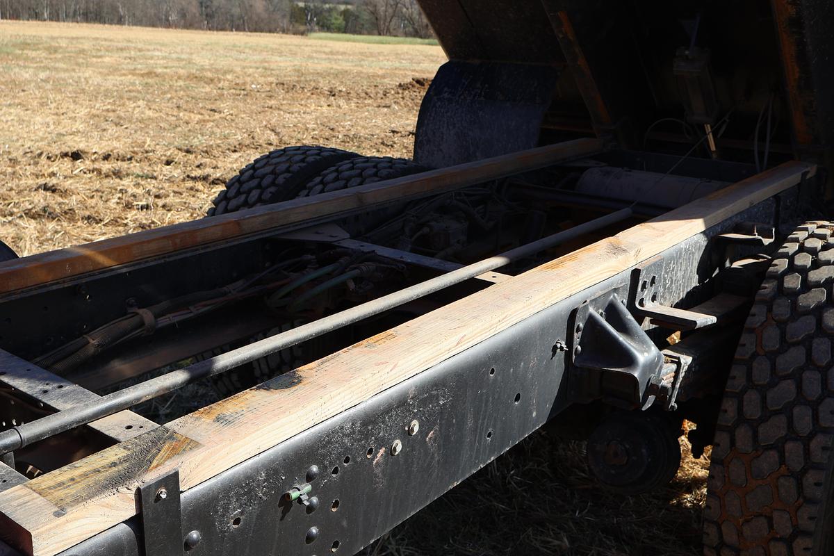 Used 2005 CHEVROLET C8500