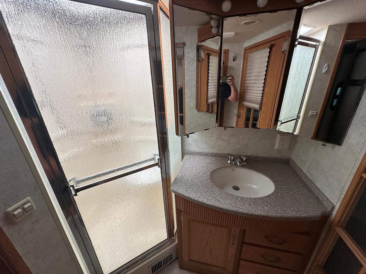 Used 2005 WINNEBAGO Suncruiser