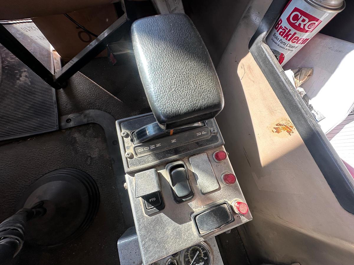 Used 2005 MACK CV713