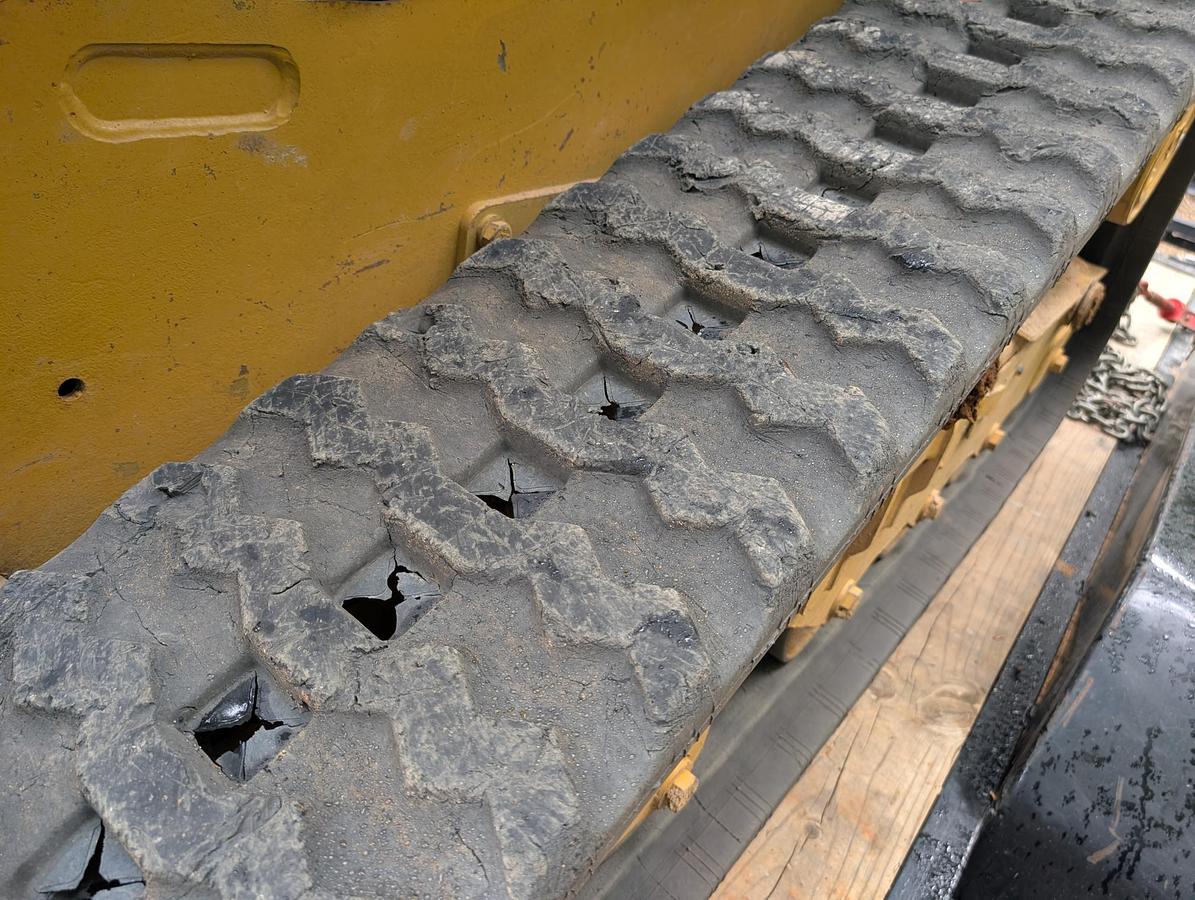 Used 2015 CATERPILLAR 239D